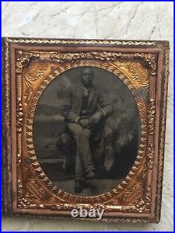 1800 HANDSOME WELL DRESSED AFRICAN AMERICAN MAN SUIT FUR RUG Tin Type Photo