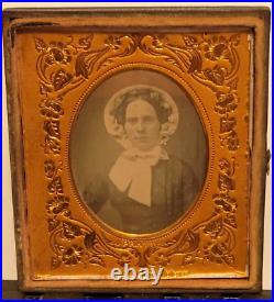 1850s 6th Plate Daguerreotype. Beautiful Young Lady Wearing Bonnet With Flowers