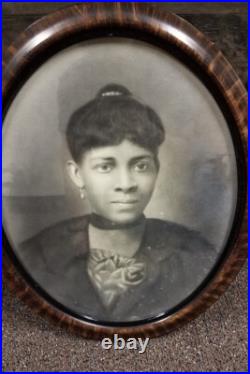 Pair of African American Black Americana Man&Woman Oval Framed Portraits Pair of African American Black Americana Man&Woman Oval Framed Portraits