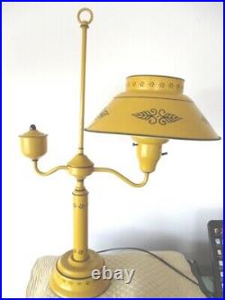 Vintage Mid Century Americana Mustard Yellow Tole Table Desk Library Lamp