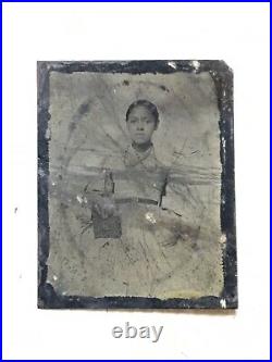 XXX RARE EARLY 1800s Tintype AFRICAN AMERICAN LADY Beautiful Necklace & Book